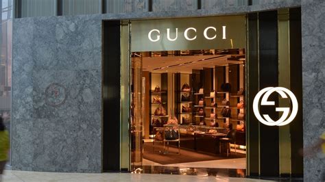 quanto prende una commessa di gucci|Stipendi Gucci .